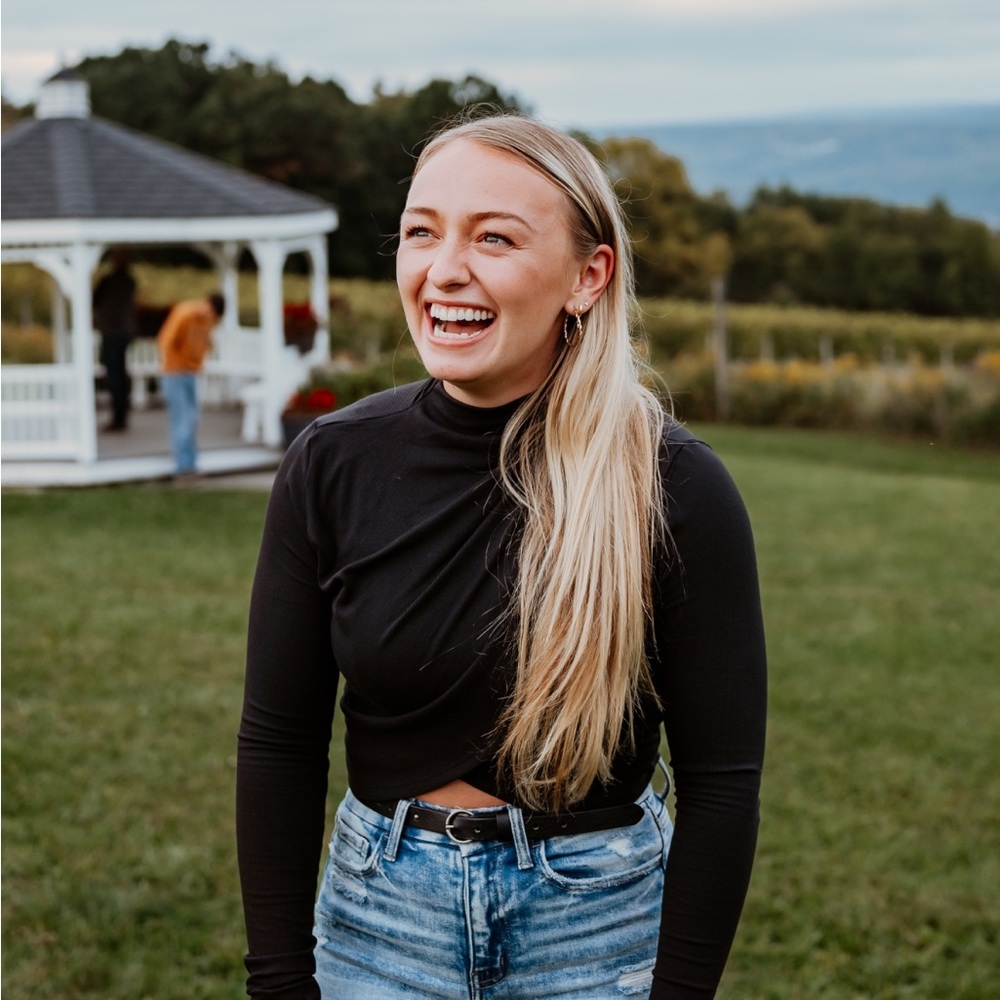 Meet your Posher, Emilee